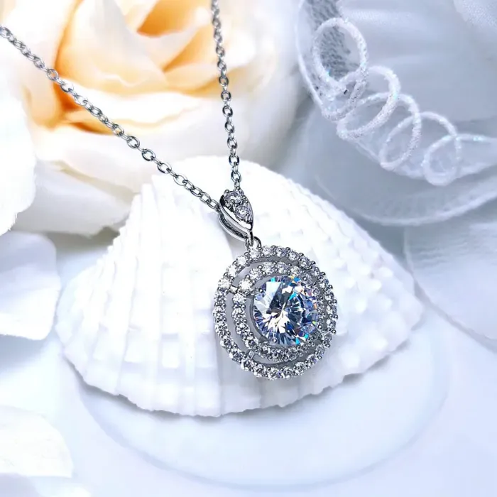 Třpytivý náhrdelník Cassiopea s krystaly Swarovski®
