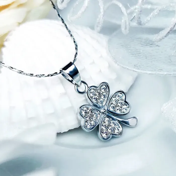 Náhrdelník Něžný čtyřlístek pro štěstí s krystaly Swarovski®