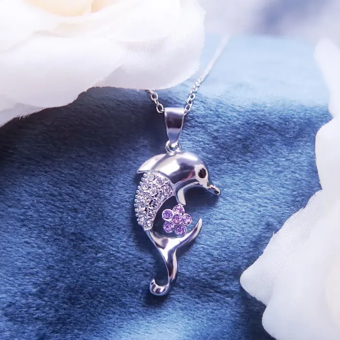 Náhrdelník Veselý delfín s krystaly Swarovski®