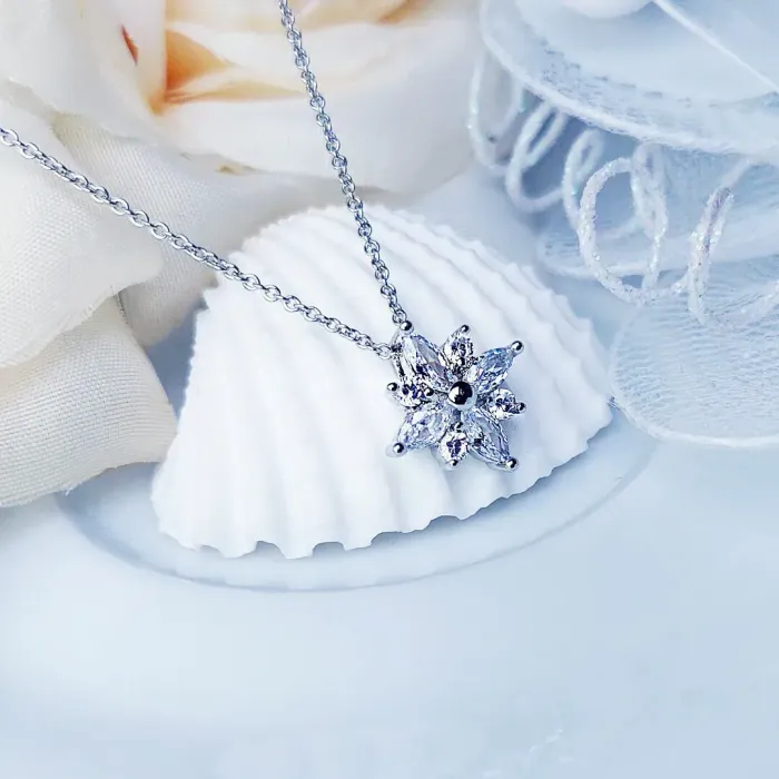 Náhrdelník Diamond Flower se zirkony