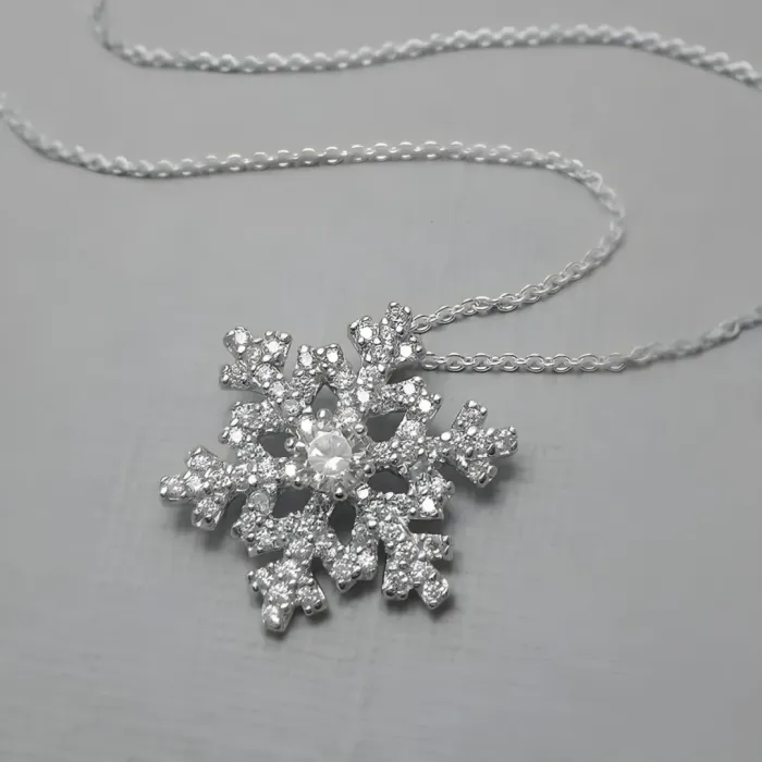 Náhrdelník Charming Crystal Snowflake se zirkony