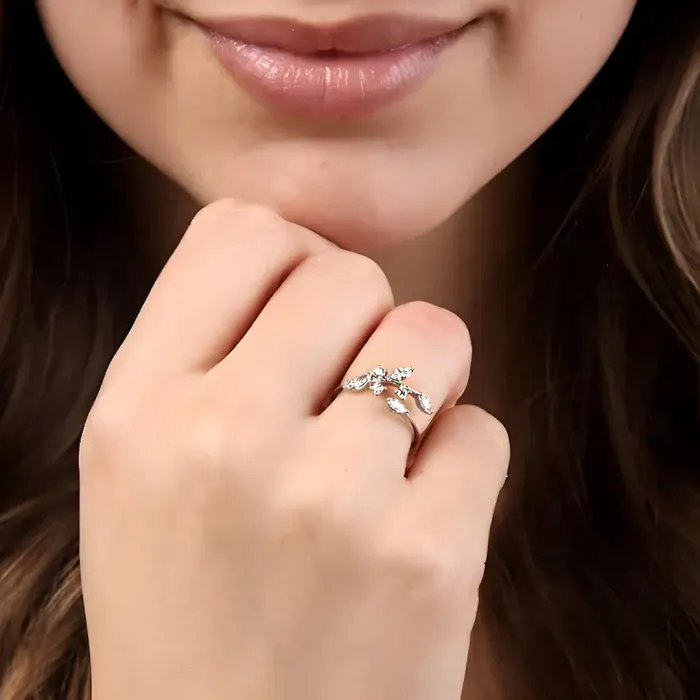 Stříbrný prsten Freya se zirkony