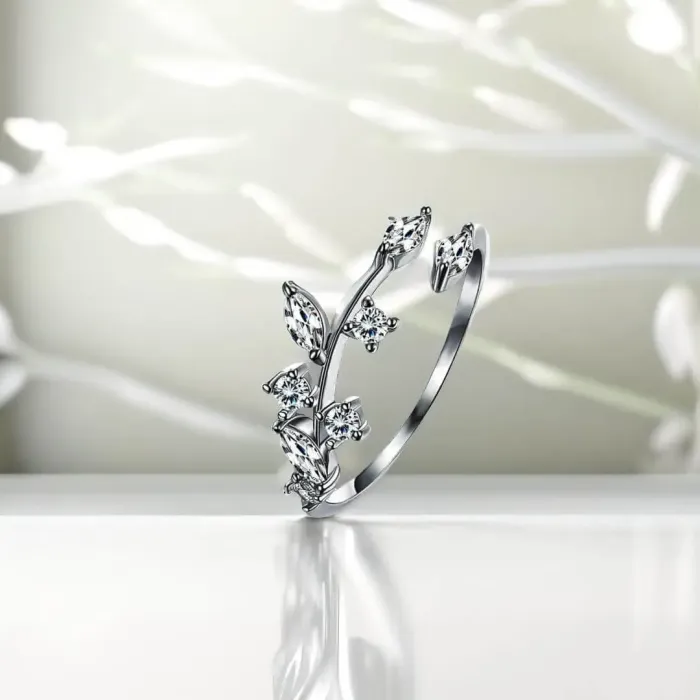 Stříbrný prsten Freya se zirkony