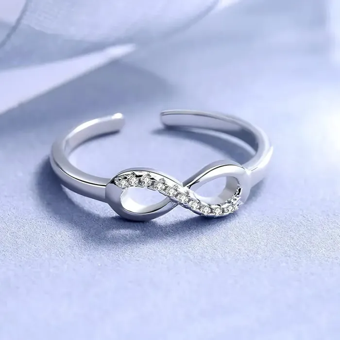 Stříbrný prsten Infinity se zirkony