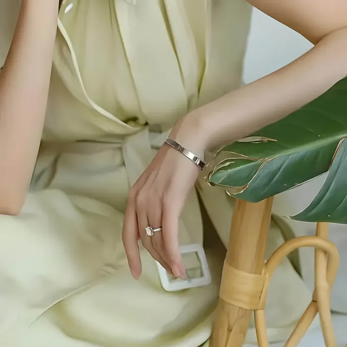 Elegantní nastavitelný náramek Nella z chirurgické oceli