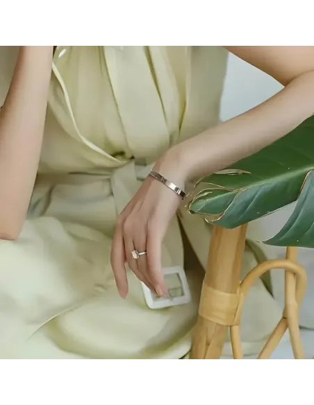 Elegantní nastavitelný náramek Nella z chirurgické oceli