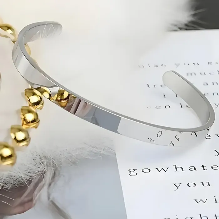 Elegantní nastavitelný náramek Nella z chirurgické oceli