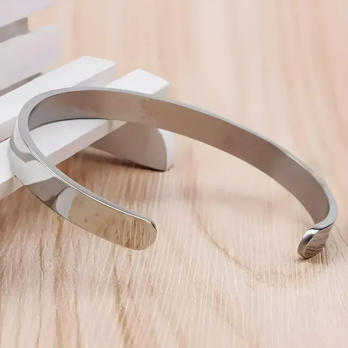 Elegantní nastavitelný náramek Nella z chirurgické oceli