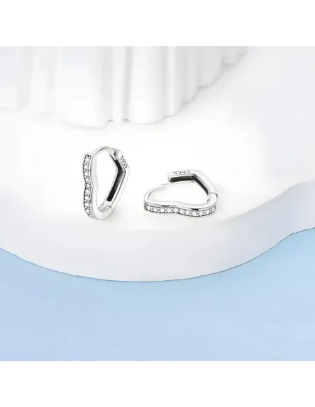 Stříbrné náušnice Třpytivé srdce s čirými zirkony