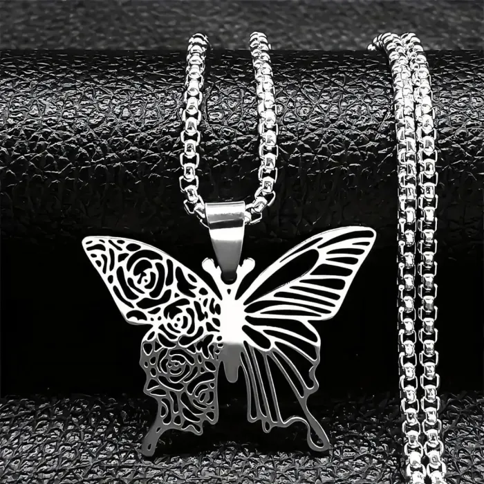 Romantický náhrdelník Motýl z chirurgické oceli s filigránovým květinovým výřezem
