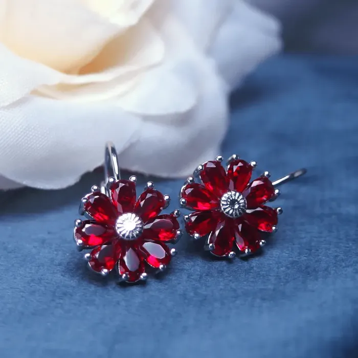 Květinové náušnice Brillance Marquise Red se zirkony