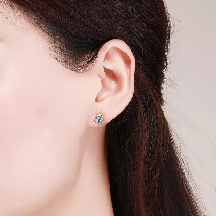 Stříbrné náušnice Třpytivý jednorožec se zirkony