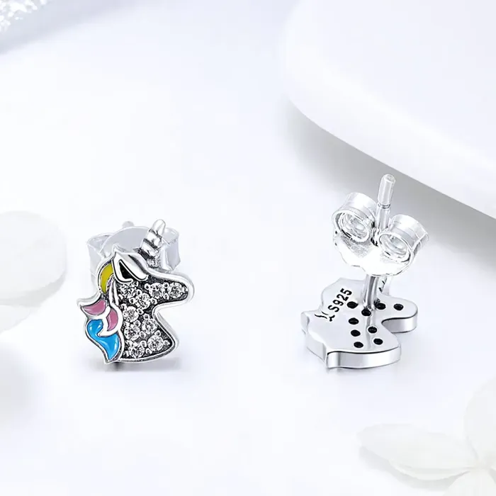 Stříbrné náušnice Třpytivý jednorožec se zirkony