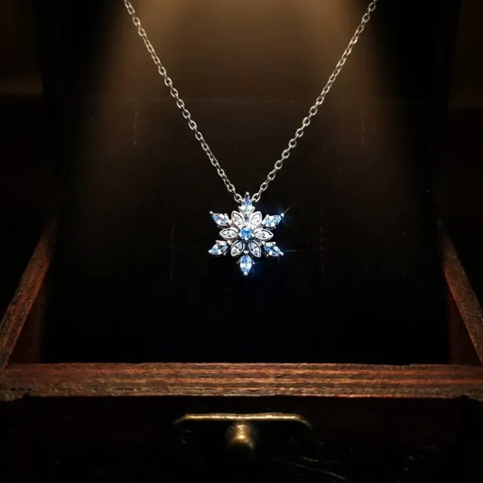 Náhrdelník Sněhová vločka s modrými a čirými zirkony | Elanis Jewel