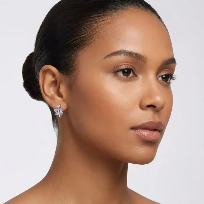 Stříbrné náušnice Růžové kvítky s třpytivými zirkony