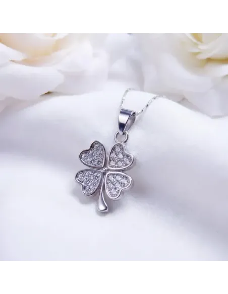Náhrdelník Něžný čtyřlístek pro štěstí s krystaly Swarovski®