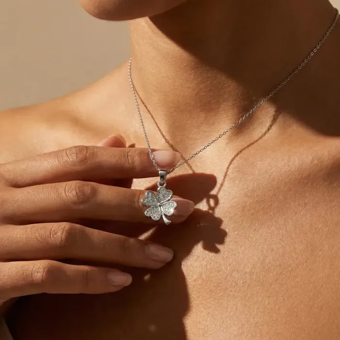 Náhrdelník Něžný čtyřlístek pro štěstí s krystaly Swarovski®
