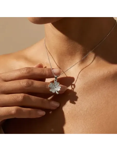 Náhrdelník Něžný čtyřlístek pro štěstí s krystaly Swarovski®