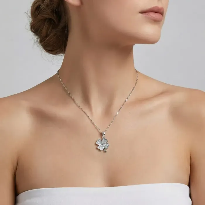 Náhrdelník Něžný čtyřlístek pro štěstí s krystaly Swarovski®