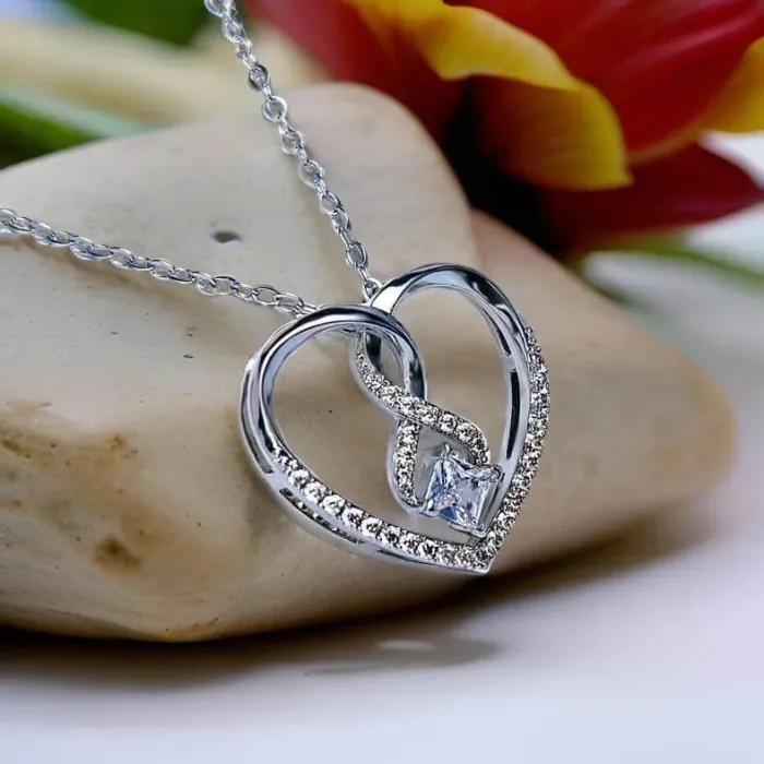 Romantický náhrdelník Forever Love se zirkony